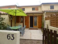 Rental villa 800 meters from the beach in St Pierre la Mer Hotels in Fleury