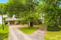 Bella Vista Lake House, MTB Trail Access, Golf, close to downtown Bentonville