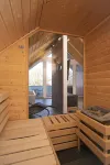 Beach house on the lake, outdoor whirlpool and sauna for private use, 30m to the lake