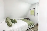 The Rock A-Frame - Modern, Private Patio, Location Hotels in Morgan County