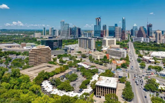 Cozy Retreat with Pool and Modern Amenities - Charming Oasis