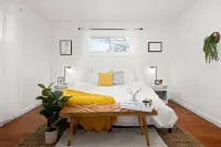 Cozy Vinyl Listening Station and Spacious Backyard - Charming Retreat Hotels in Peoria Heights