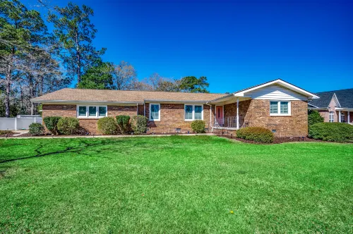 Spacious Yard and Fire Pit Escape - Charming Tranquil Retreat