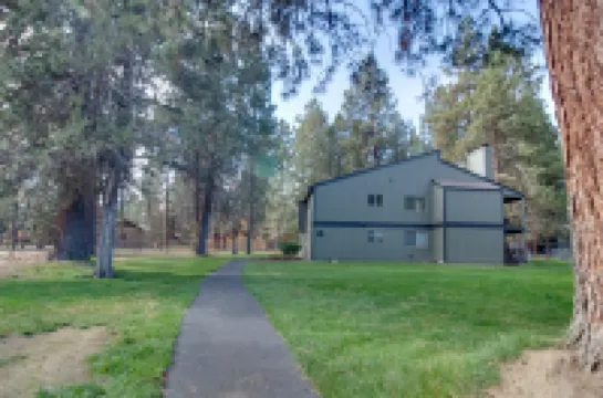 Cozy Condo with Community Pool and Hot Tub - Inviting Delightful Escape