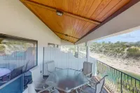 Lakeside Shiraz Haus w/Dock & Incredible Views.  Rent as 2BR or 4BR w/ Next Door Unit Hotels in Lago Vista