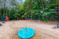 Exclusive Lake Access and Arcade Paradise - Charming Enchanting