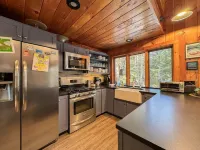 Exclusive Lake Access and Arcade Paradise - Charming Enchanting Hotels in Madison