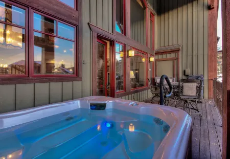 Private Hot Tub and Heated Pool - Spacious Luxury Retreat Отели рядом с достопримечательностью «Steamboat Ski Resort»
