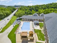 Creek Access and Resort Amenities - Charming Cozy Retreat Hotels in Hollister