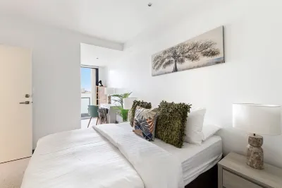 A Lux 2BR Apt Next to Melbourne Uni, FREE Parking Hotel dekat University Cafe