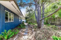 Ocean View Home w/ Private Hot Tub, Deck & Fireplace - Walk to Cooks Beach Hotels near Bowling Ball Beach