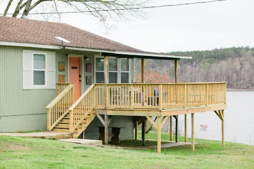 Spacious Kitchen and Relaxing Atmosphere - Gorgeous River Retreat Hotels in Clanton