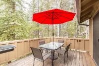 Cozy Wood Fireplace and Private Hot Tub - Inviting Retreat