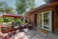 Luxe 2-Unit Hideaway: Suite & Casita w/ Full Kitchens - Walk to Dining, Dogs OK Hotels in Ranchos de Taos