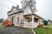 Craftsman Cottage Hotels in Springfield