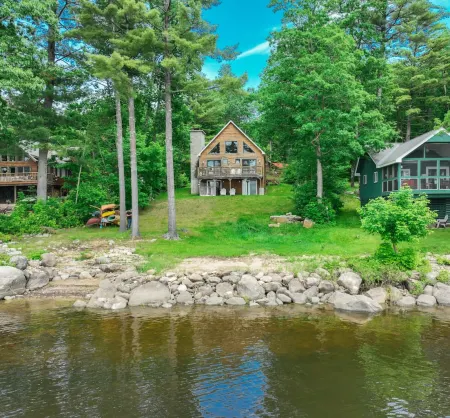 Lakefront Log Cabin with Incredible Views - Tranquil Retreat Отели в г. Фрайерберг