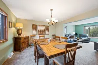 Premier Vacation Rental close to everything, pet friendly, WIFI, tasteful decor