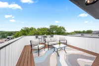 Rooftop Patio and Game Room Oasis - Exquisite Urban Retreat Hotels in Clarksville