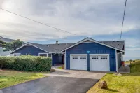Cliff-Top Retreat with Hot Tub and Game Room - Spectacular Ocean View