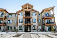 Luxury Amenities and Cozy Fireplace - Exquisite Mountain Getaway Hotels in Fraser