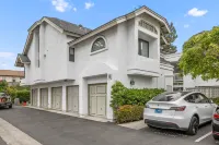 Stylish Condo with Community Pool and Spa - Charming Coastal Escape