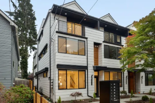 Rooftop Patio and Free Parking Available - Spacious Stylish Retreat Hotels in ballard