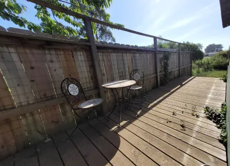 Fenced Yard, Pet Friendly, Cozy Cottage , Great Kitchen, Short Walk to Cal Poly