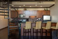 Balcony with Partial Lake View and Pool Access - Charming Condo Escape Hotels in Marblehead