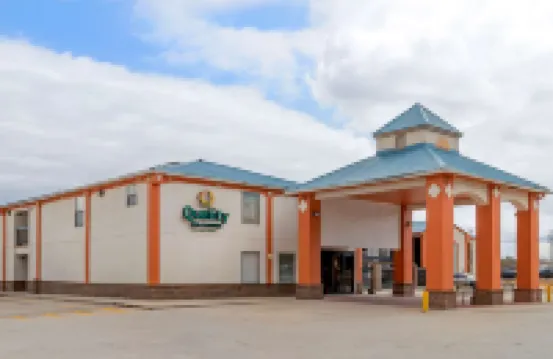 Quality Inn & Suites Decatur Priceville I-65