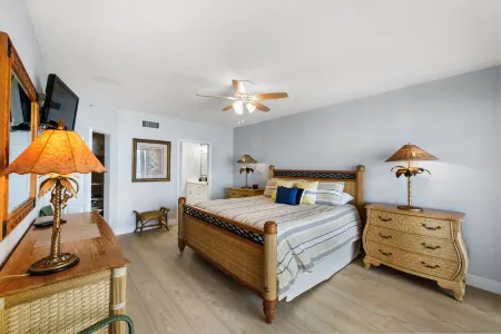 Beachfront Access and Spacious Living - Elegant Coastal Sanctuary