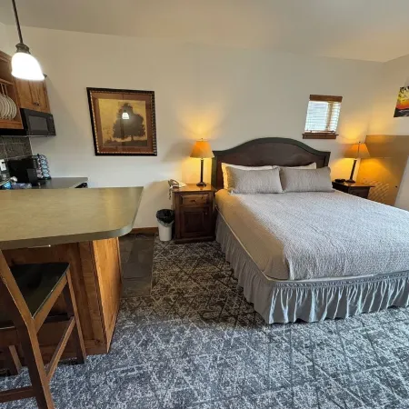Shared Roof Top Hot tub @ Silver Mtn en suite also listed separately Отели в г. Келлогг