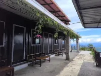 The Box Hotel Hotels near Hounon Ridge Farmstay & Camping