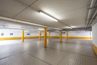 ホテル オヴェスト - 駐車場