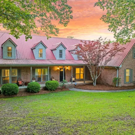 Sleeps 20! Luxe Family Lakehouse! No Steps to Water! EZ Access, Slide, Fast Wifi