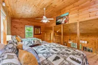Serenity Escape Treehouse and Fire Pit - Charming Nature Retreat Hotels in DeKalb County