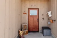 Butch’s HideOut - A Cozy Retreat For Two