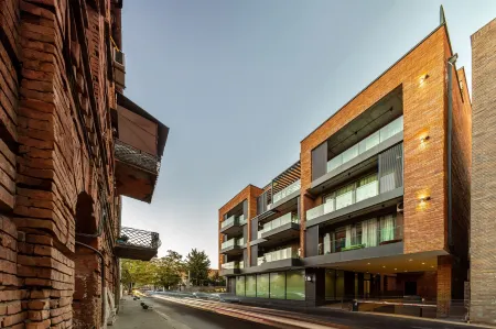 Qstay Gratus Tbilisi Отели рядом с достопримечательностью «Памятник  Церетели и Чавчавадзе»