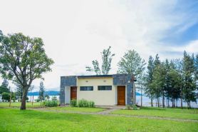 Eben Lake Kivu Cottages and Villas