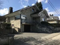 Waimes Retreat Near Forest