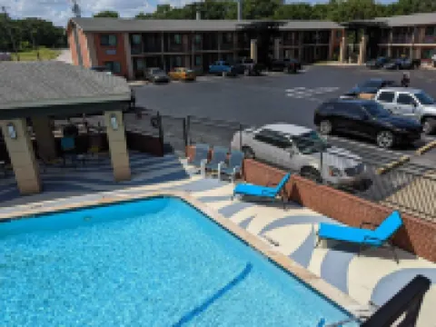 12 Oaks Hotel Hotels in Smith County
