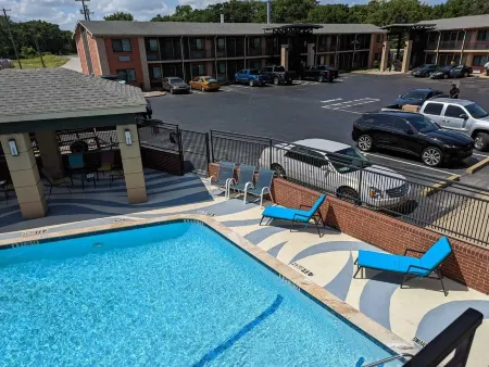 12 Oaks Hotel Отели в г. Чандлер