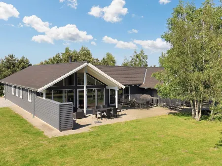 20 Person Holiday Home in Væggerløse