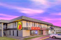 Super 8 by Wyndham Windsor/Madison North Hotels in Waunakee