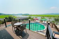 Jnj Village - Pools