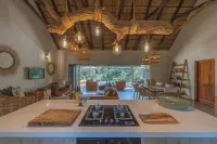Ukanyi Luxury Villa Hotels in Kampersrus AH