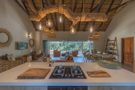 Ukanyi Luxury Villa Отели рядом с достопримечательностью «Tshukudu Game Lodge»