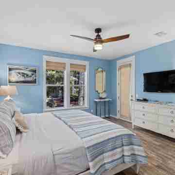 1345 Laurel Grove 3 Bedroom Home by RedAwning Rooms