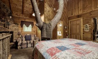 ER69 - Rachel's Tree House - Great Location, Close to All the Action! Cabin
