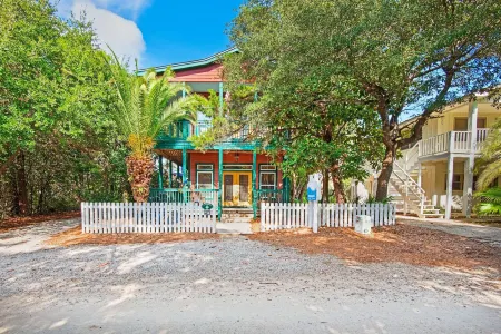 Playhouse II Отели рядом с достопримечательностью «Парк штата Грейтон Бич»