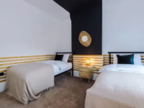 Modern & Chic Four Bedroom Home Hotels in Eccles